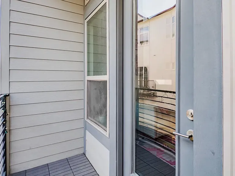4222 Roseland #105 — Photo 20