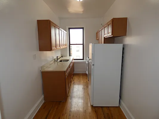 Rented by Karten Real Estate Services LLC | media 17