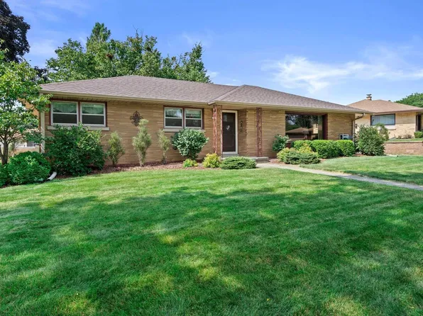 2923 South Cleveland Park DRIVE, West Allis, WI 53219