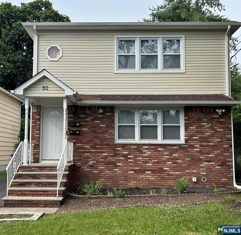 3 bed, 1.0 bath, $2,400 — Photo 1