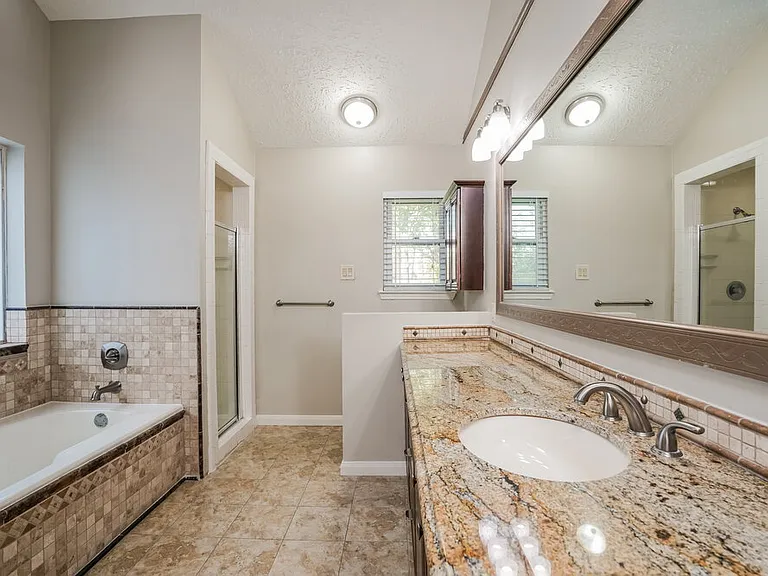 11918 Cottonwood Ln — Photo 12