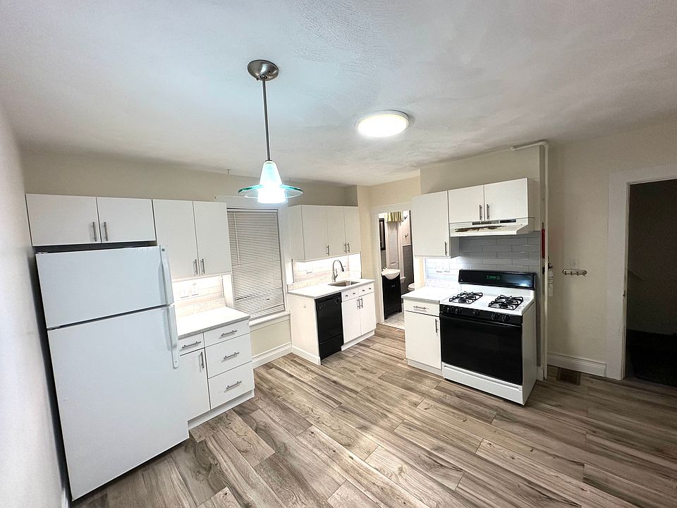 2nd image of 174 West St #1