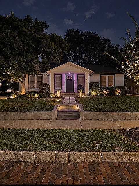 1st image of 943 Bungalow Ave