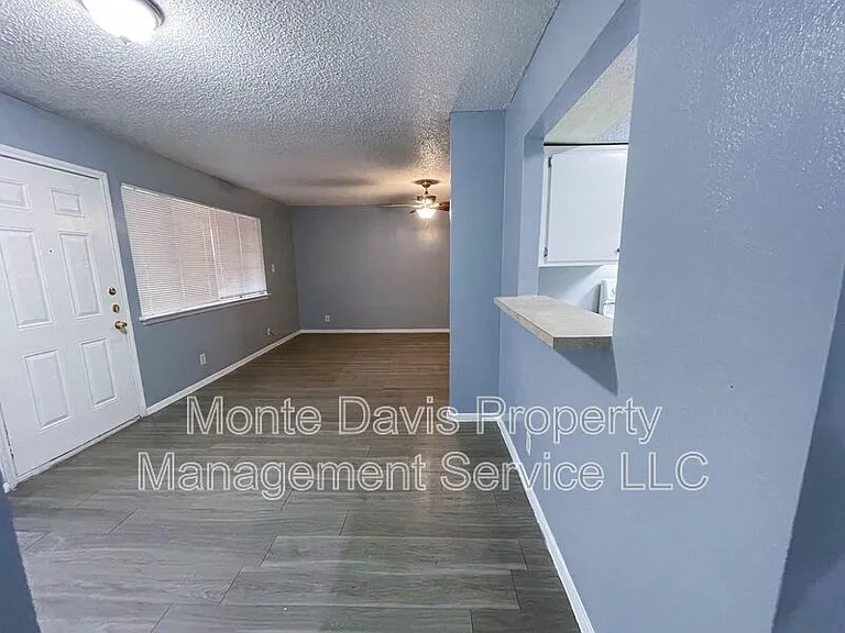 8907 Parkfield Dr #204 — Photo 6