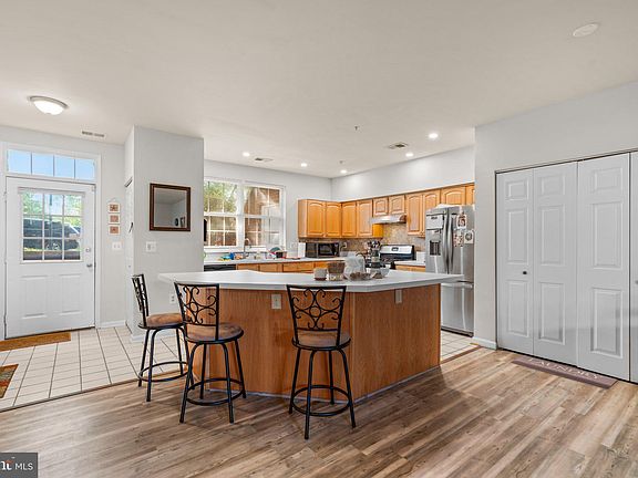 4th image of 2463 Wentworth Dr