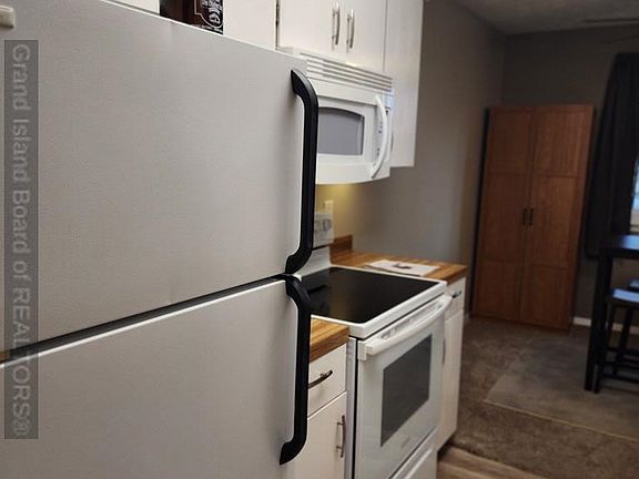 4th image of 3027 W Capital Ave Suite 27
