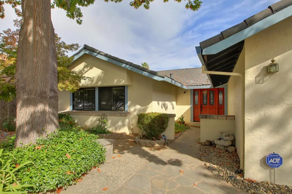 2252 River Trails Cir photo 1