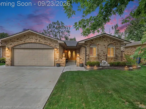17567 Merryweather St, Clinton Township, MI 48038