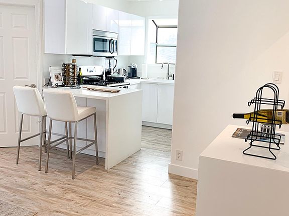 4th image of 1318 N Crescent Heights Blvd APT 210