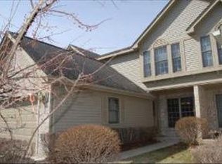665 Cress Creek Ln, Crystal Lake, IL 60014
