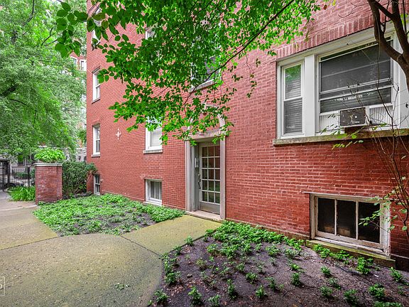 3rd image of 731 W Bittersweet Pl APT 2S