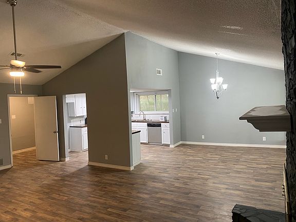 4th image of 4001 Robinhood Dr