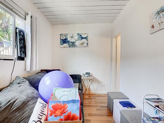 5th image of 2754 Island Ave APT A