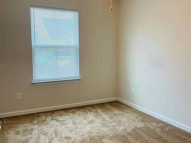 111 Roundtree Dr — Photo 10