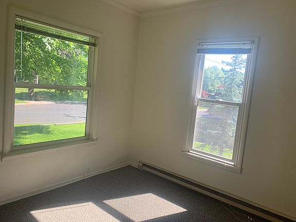 3rd image of 525 & 527 NE Morton St #1