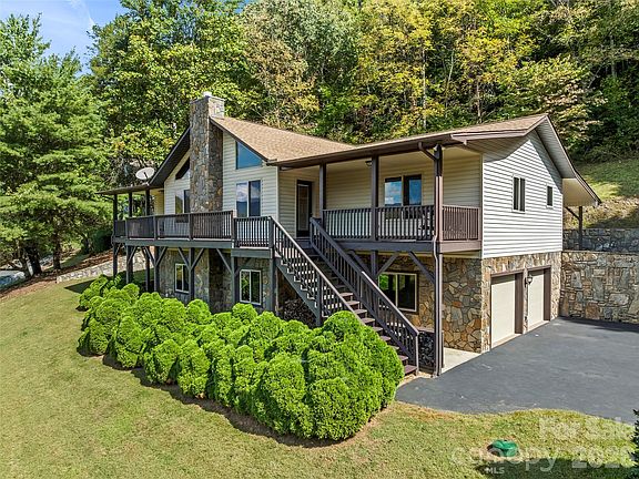 2nd image of 1090 Maple Springs Dr