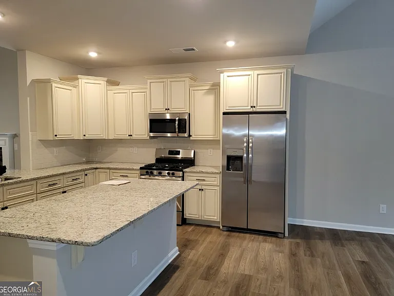 275 Southridge — Photo 11