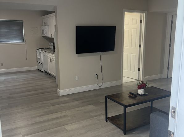 139 McDonnell Ave #8