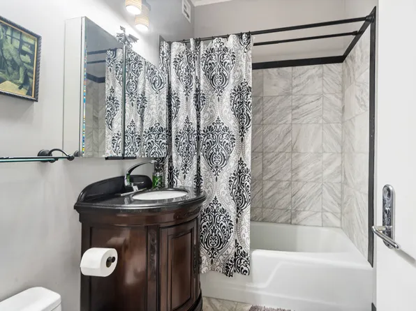 200 East 32nd Street image 10 of 16