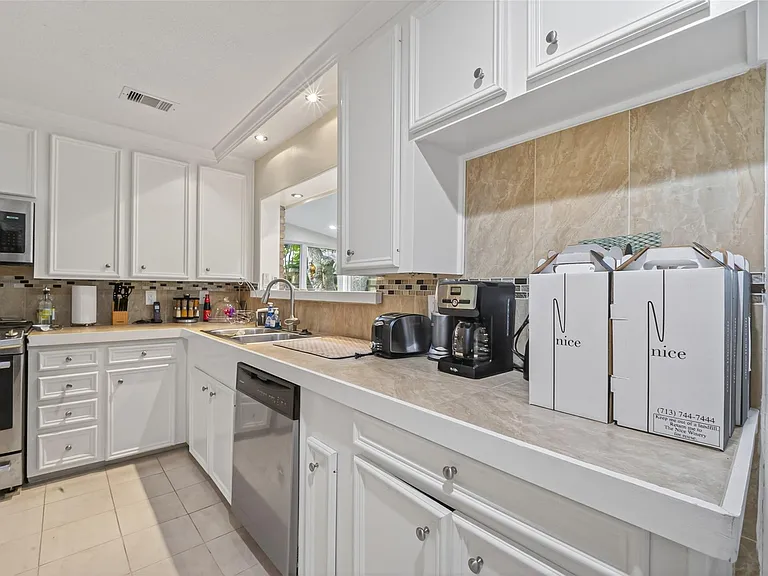 11230 Huggins Dr — Photo 13