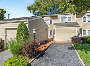 18 Lakeside Ln, Bay Shore, NY 11706