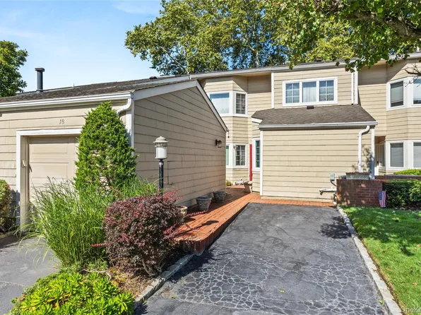 18 Lakeside Lane, Bay Shore, NY 11706