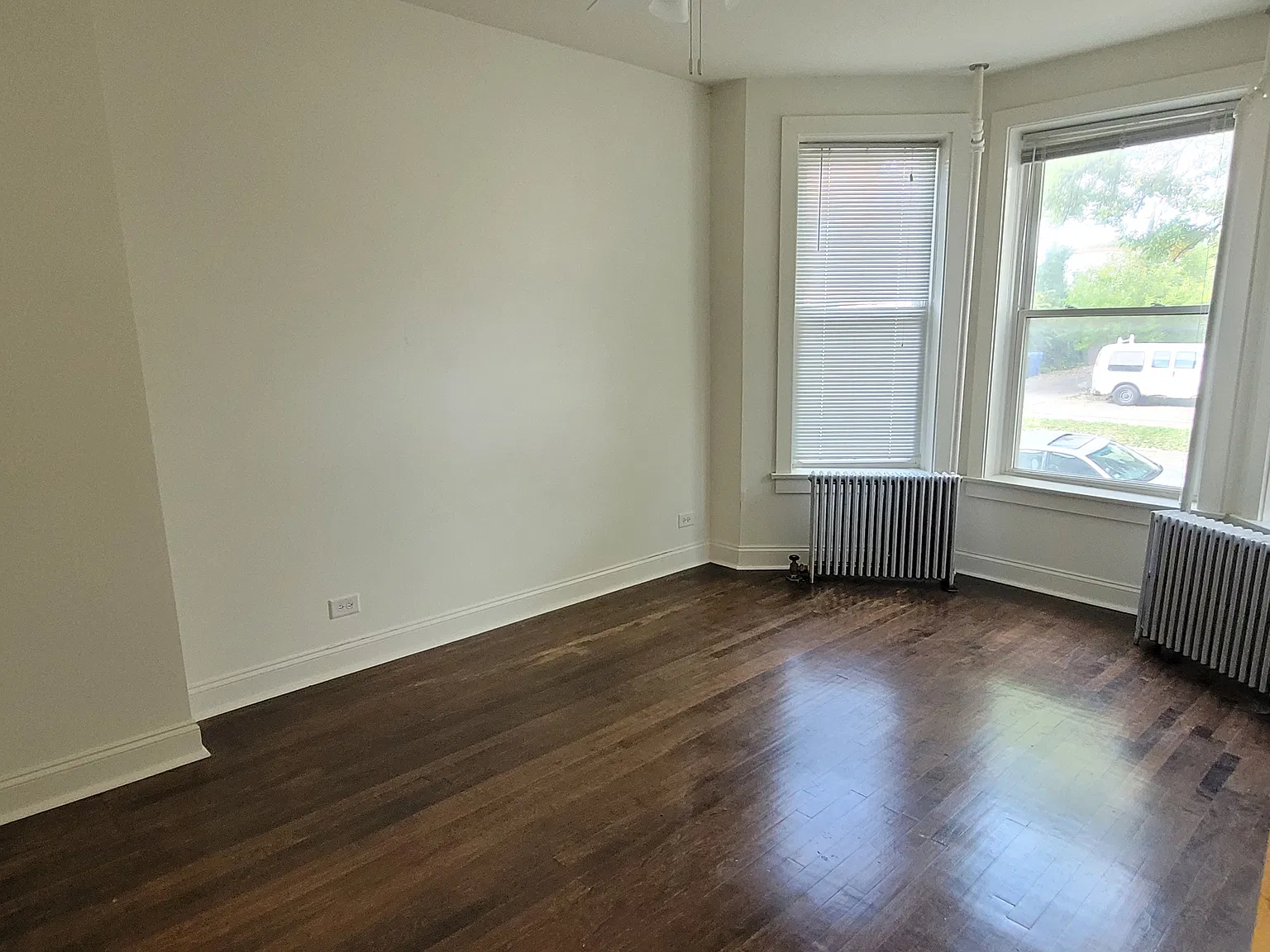 2833 W Walnut St — Photo 3