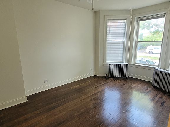 3rd image of 2833 W Walnut St #1
