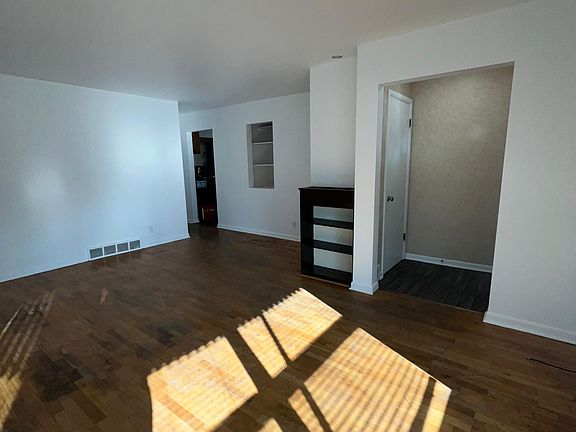 2nd image of 197 W 27th St