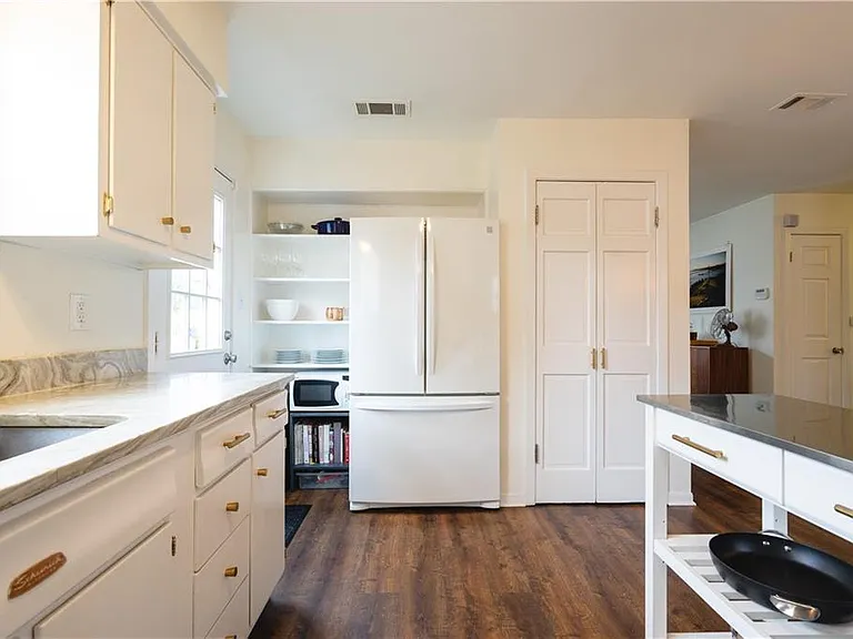 3100 Birdwood Cir — Photo 4