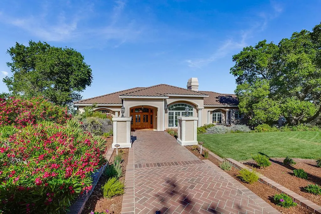 22335 Regnart Rd photo 1