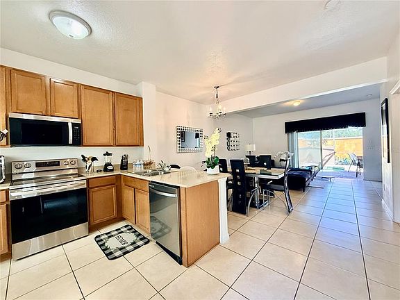 4th image of 4548 Alberto Cir