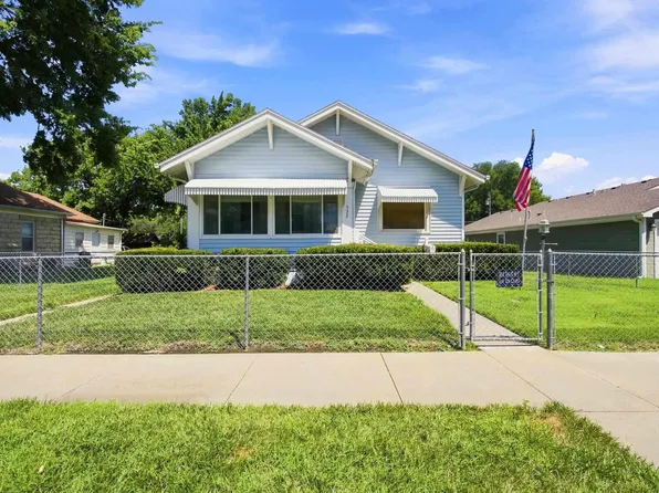 532 W 8th St, Junction City, KS 66441