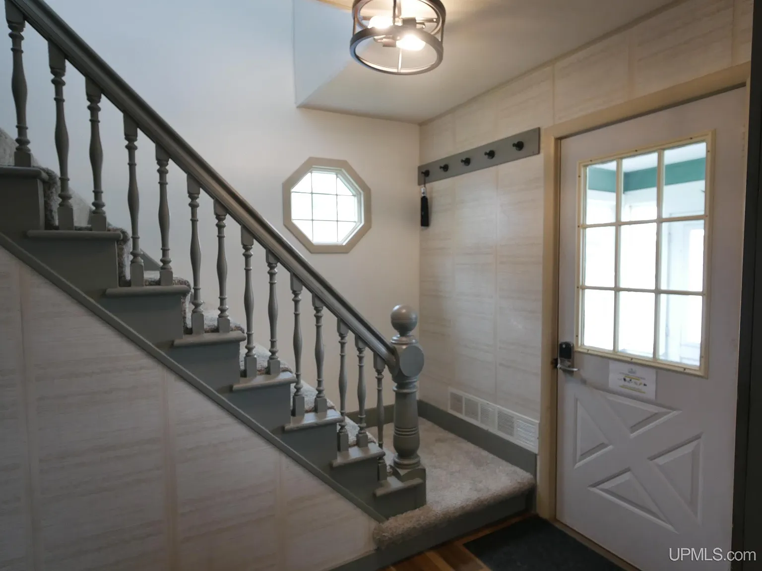 4 bed, 2.0 bath, 1562 sqft, $2,600 — Photo 4