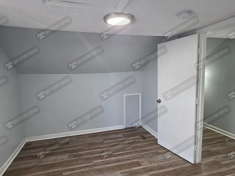 4188 Buckingham Ave — Photo 12