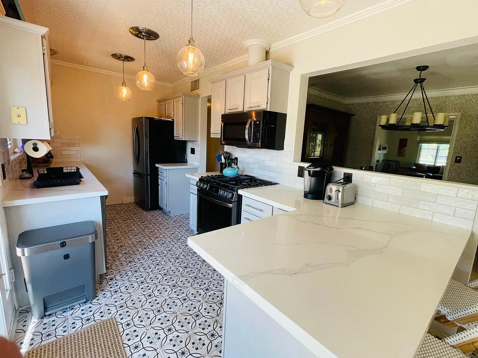 342 W Windsor Ave — Photo 3