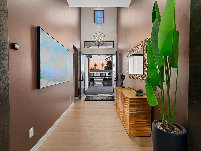 3810 E Clarendon Ave — Photo 10