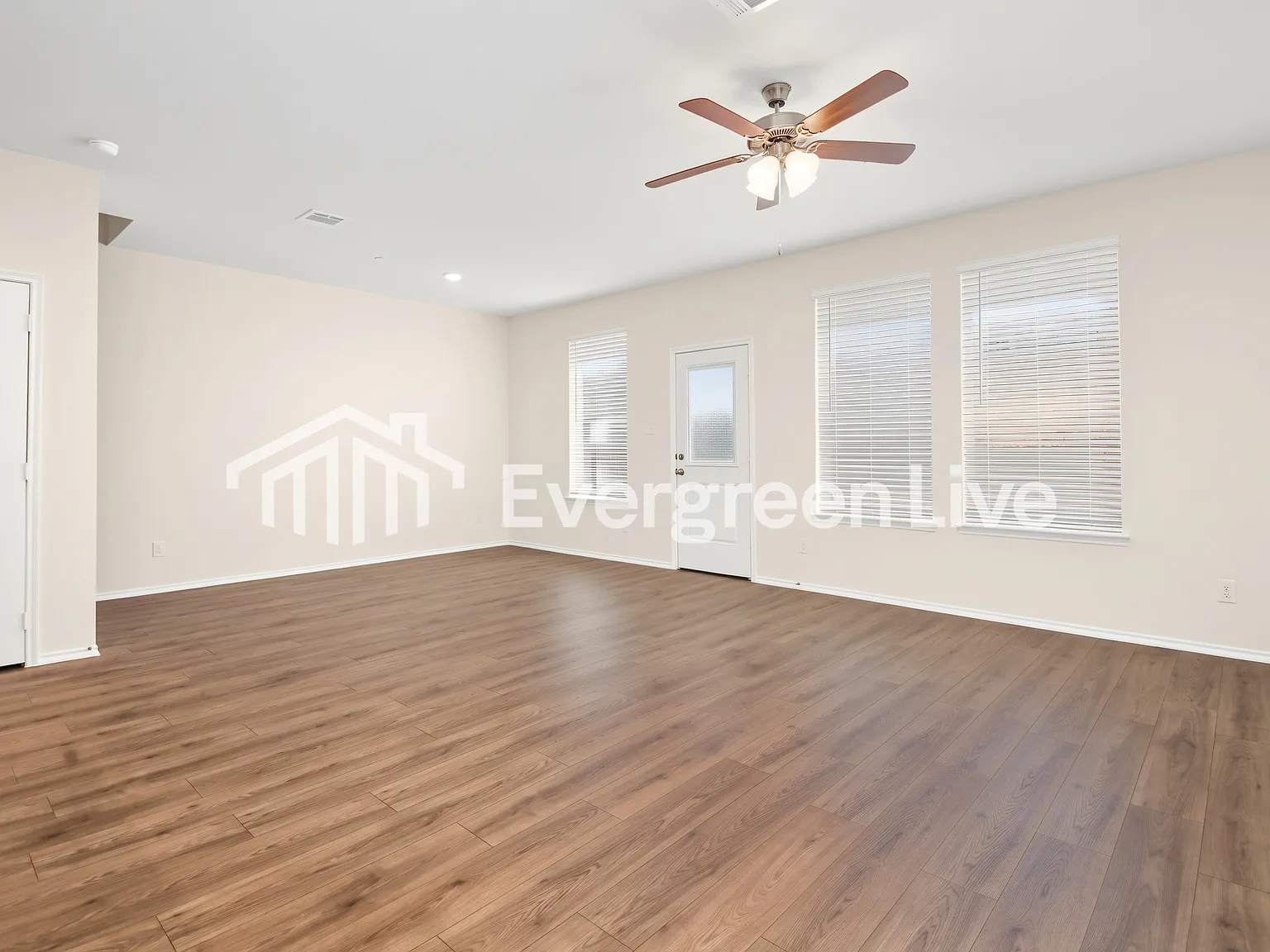 4 bed, 2.5 bath, 1754 sqft, $2,645 — Photo 2