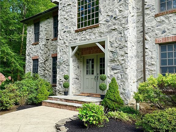 3rd image of 15685 N Ridge Dr