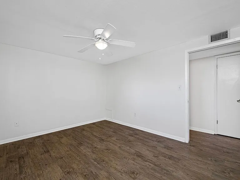 3211 W De Leon St — Photo 46
