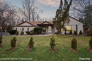 4510 W Maple Rd photo 1