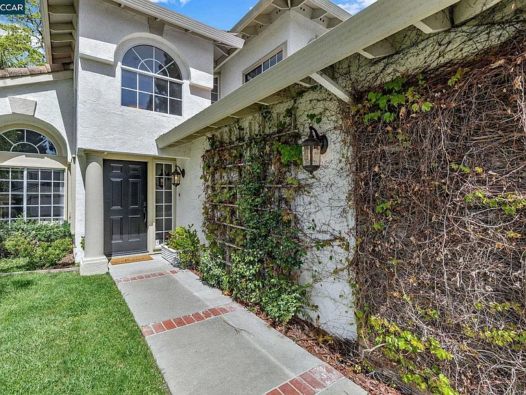 668 Sun Tree Ct — Photo 4