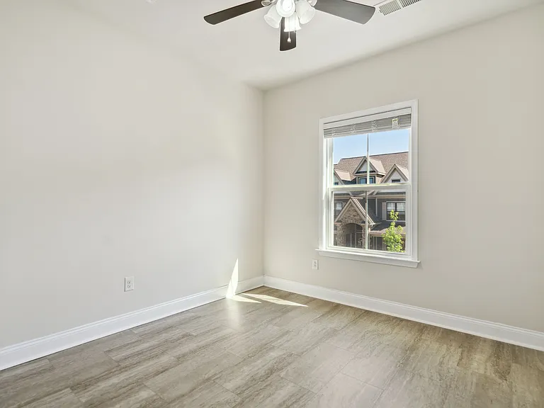 138 Seneca Pl — Photo 8