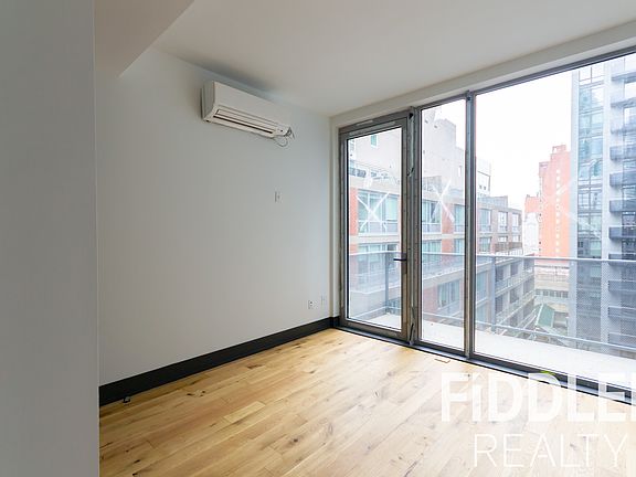 4th image of 42-22 27th St #914