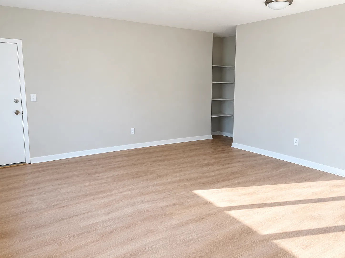 Studio, $1,200 — Photo 2