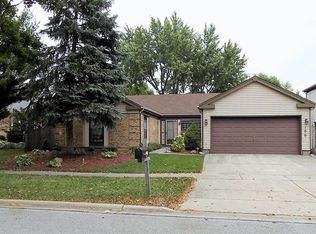 100 Sunridge Ln, Buffalo Grove, IL