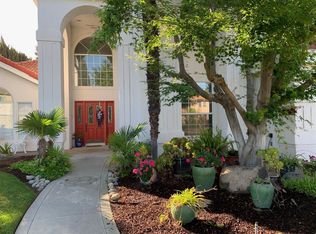 207 W Ridgepoint Dr, Fresno, CA 93711