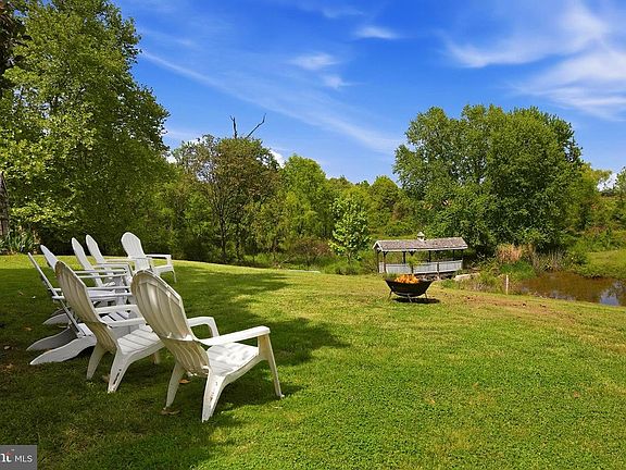 3rd image of 8796 Maryland Pkwy