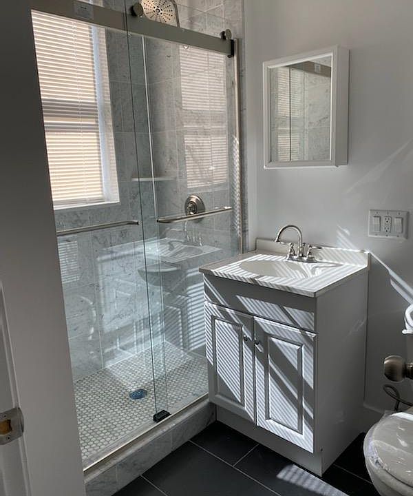 2nd image of 19 Queensberry St APT 42E