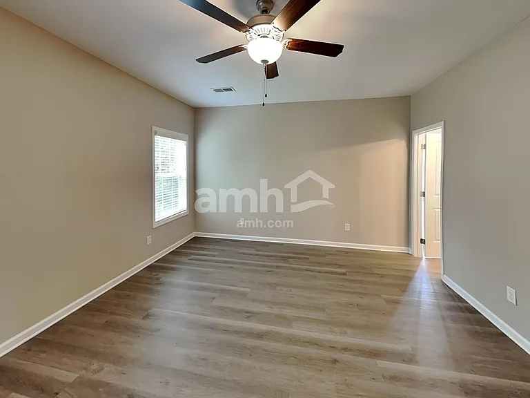 913 Beverly Ct — Photo 9